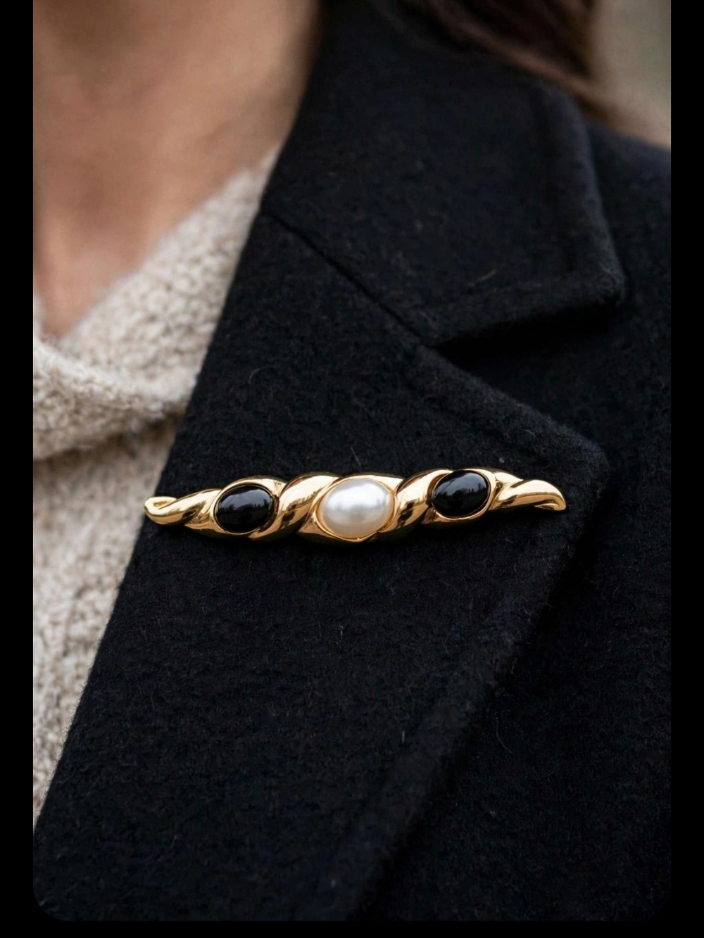 Gold-Tone Faux Pearl & Onyx Bar Brooch - Elegant Women’s Jewelry